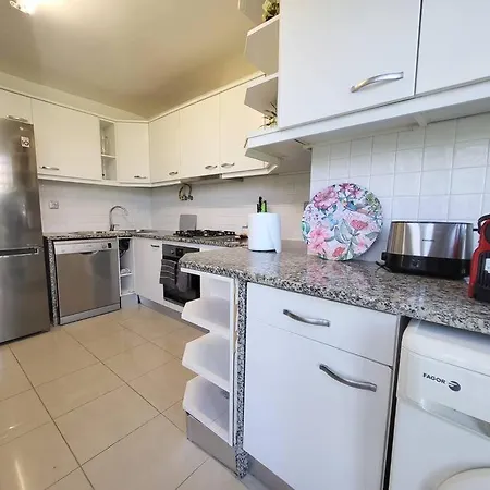 Family-friendly Flat 2br 2ba Metro Telheiras 아파트 *