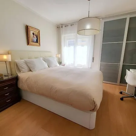 Family-friendly Flat 2br 2ba Metro Telheiras 리스본