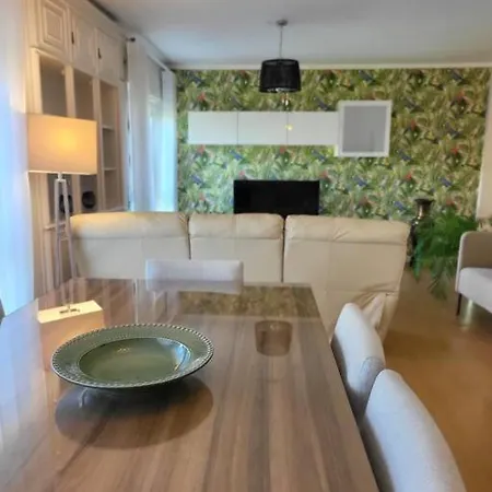 Family-friendly Flat 2br 2ba Metro Telheiras