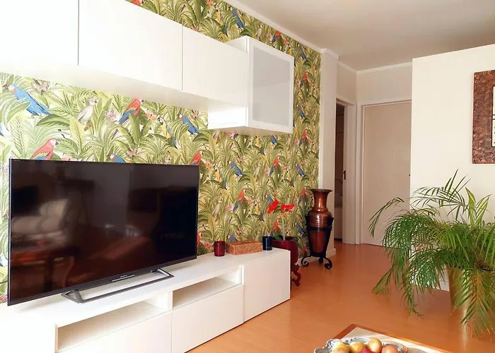 Family-friendly Flat 3br 2ba Metro Telheiras * ליסבון