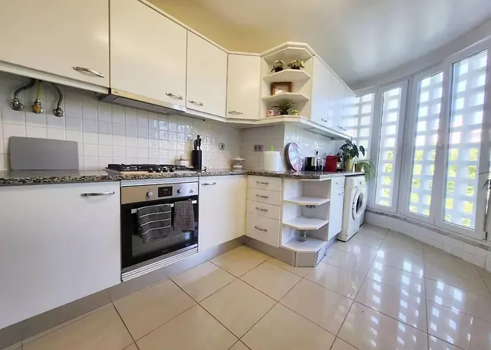 Family-friendly Flat 3br 2ba Metro Telheiras ליסבון