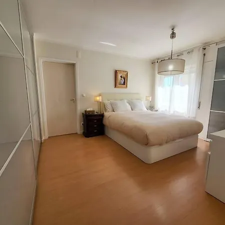 Family-friendly Flat 2br 2ba Metro Telheiras Lejlighed
