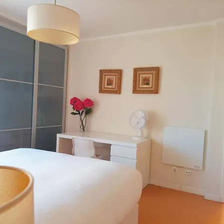 Family-friendly Flat 3br 2ba Metro Telheiras *