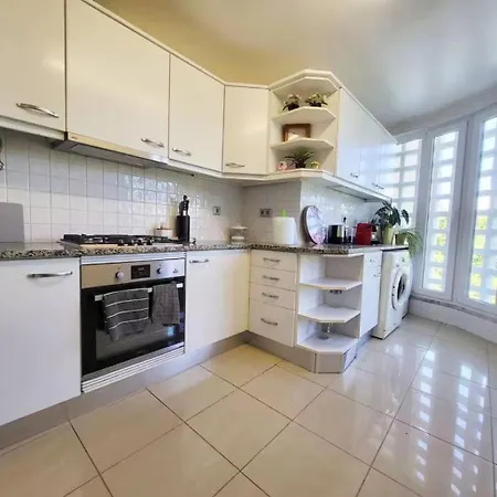 Family-friendly Flat 3br 2ba Metro Telheiras Lisboa