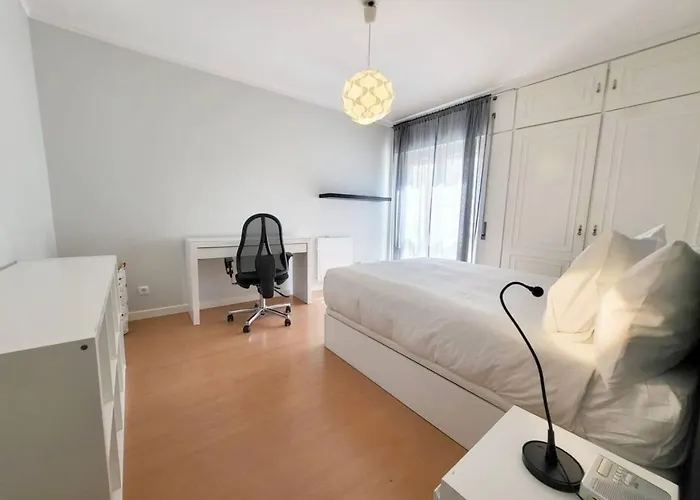 公寓 Family-friendly Flat 3br 2ba Metro Telheiras *